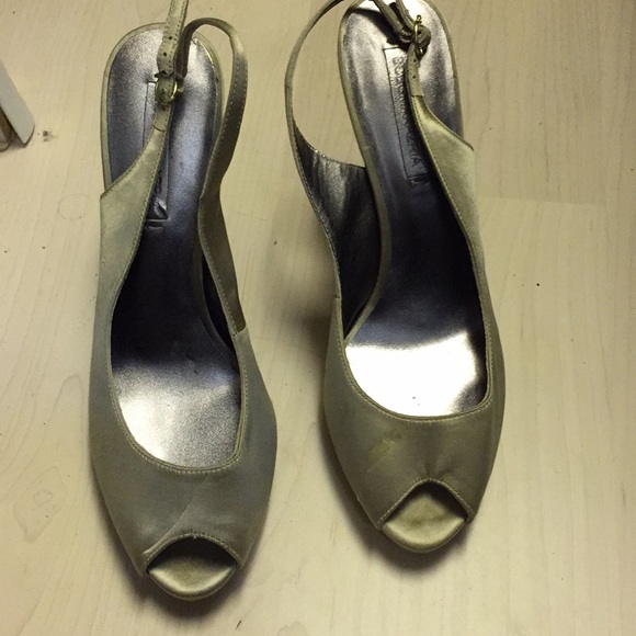 Escarpins BCBG à Bride T-strap - Taille 7, Couleur Or Neutre, Occasion